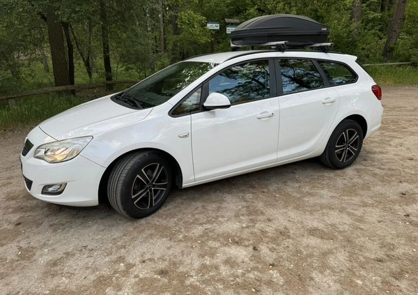 Opel Astra cena 26900 przebieg: 223000, rok produkcji 2012 z Piła małe 67